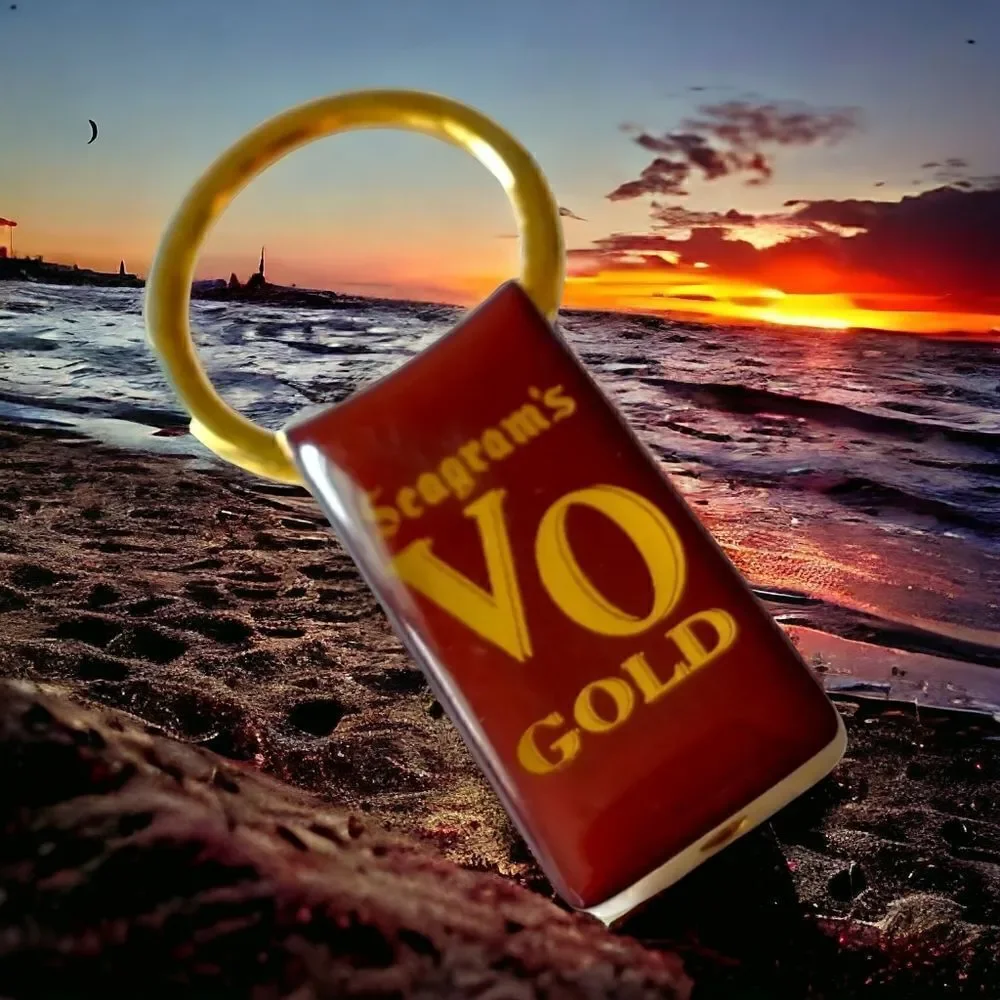 Seagrams Vo Gold Keychain Key Ring Key Fob Keeper Vtg‎ Enameled Gold Tone Promo.
